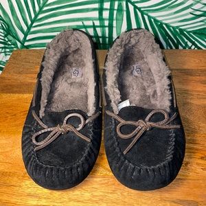 UGG Black Sheepskin Lined Moccasin Slippers Women’s Size 10.